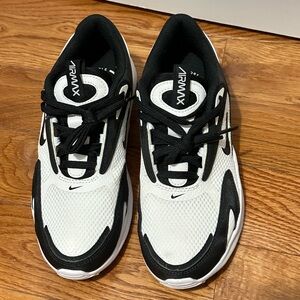 Nike Air Max Bolt sneakers, Like New, Womens size 6.5
